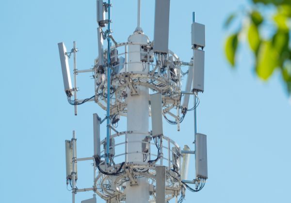5G-signal-tower