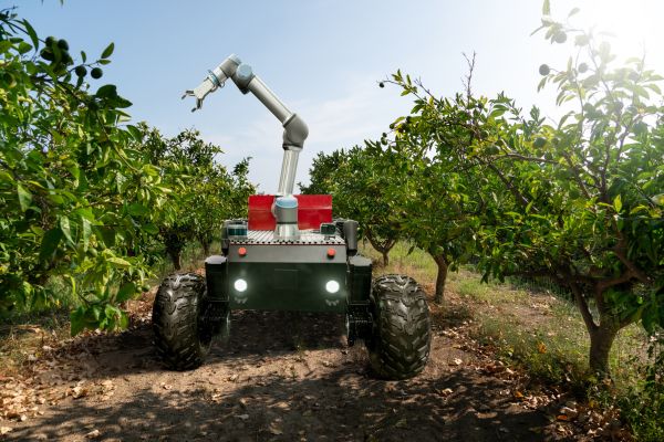 autonomous-robot-harvester-with-robotic-arm