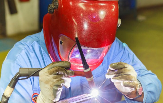 worker-weld-metal