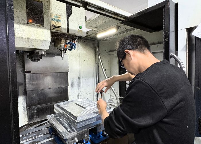 auto-alu-parts-worker-measuring-cnc-milling