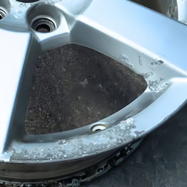the-steel-inside-car-tires-is-corroded-1