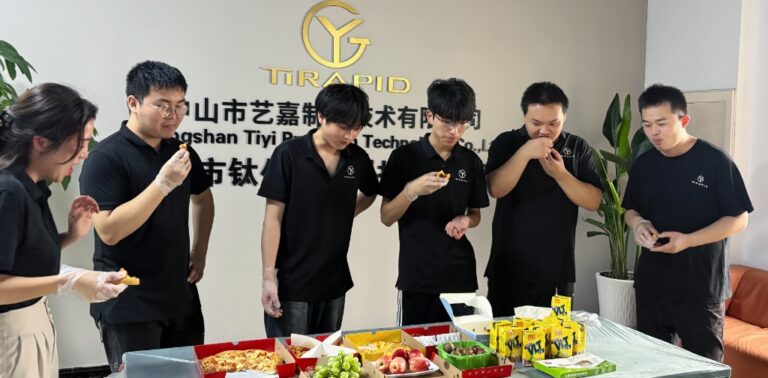 multi-people-indoor-eating