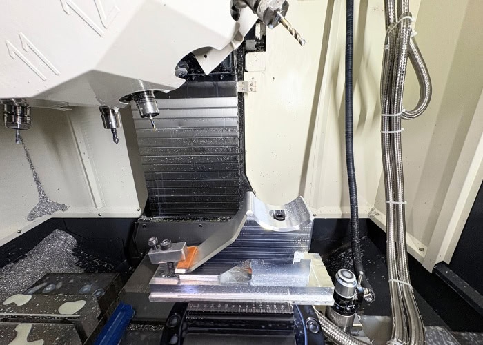 aluminum-cnc-machining-services-working-in-tirapid-factory