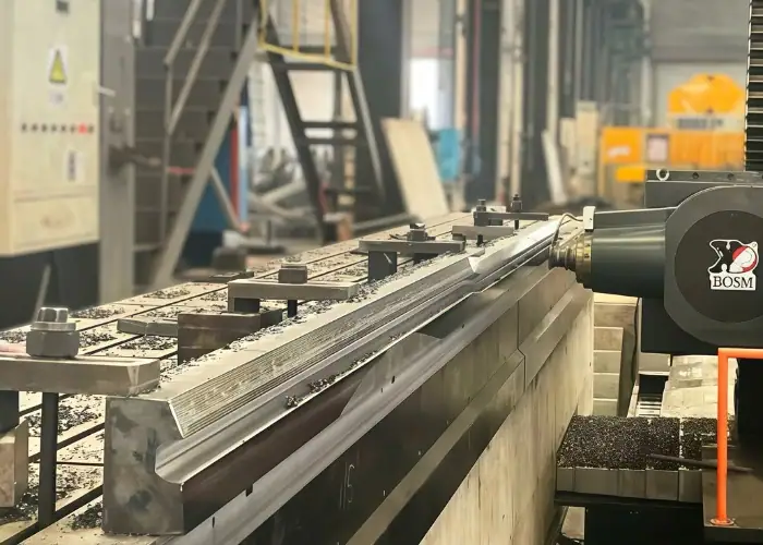 Large gantry CNC milling machine for rough machining of rectangular workpieces