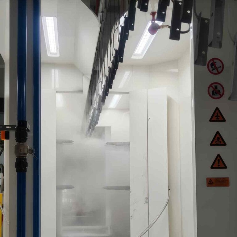 Infographic showing major advantages of powder coating including corrosion resistance, durability, and color stability