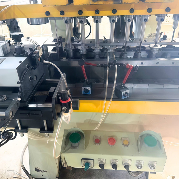 Transfer stamping line forming complex parts through multiple independent stages
