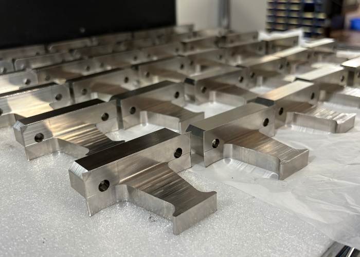 High-precision CNC machined metal parts manufactured in China