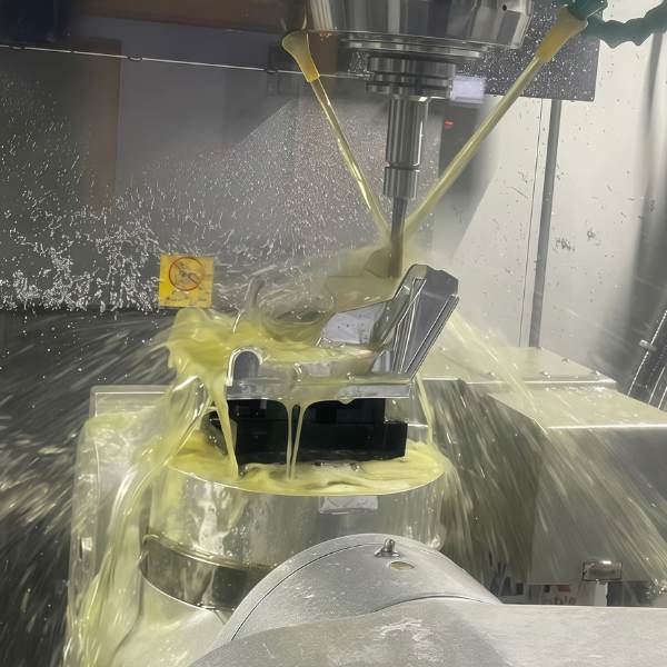 CNC machining high-precision automotive metal components with ±0.01 mm accuracy