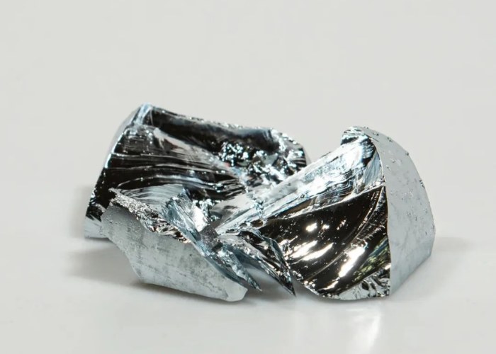 Soft gallium metal raw material showing silvery surface and low melting point characteristics for industrial and laboratory use