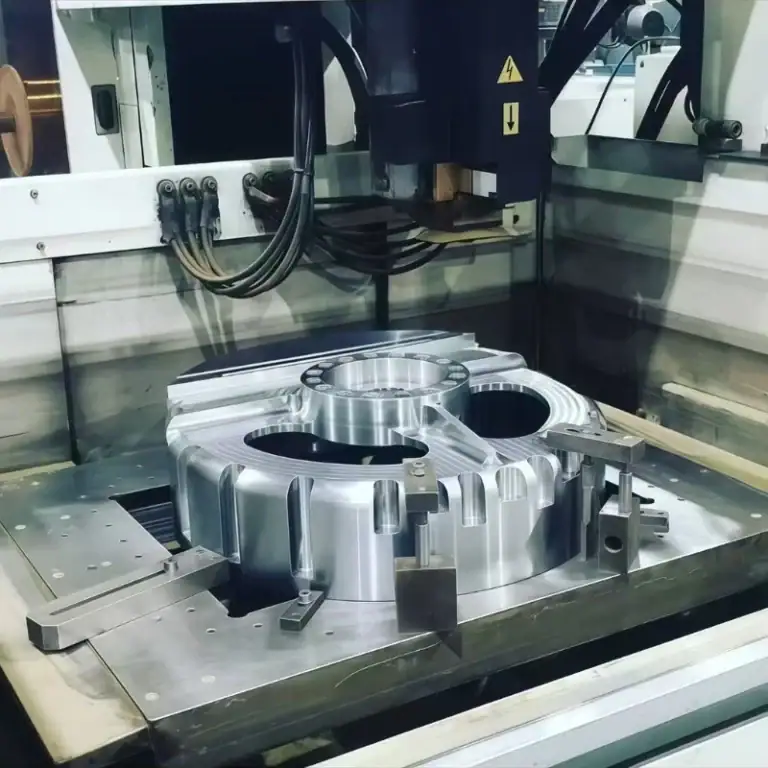 Precision machining process of a large CNC milling part on a CNC machine
