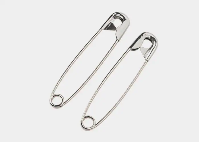 Cylindrical pin fastener for securing parts