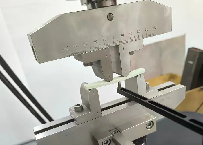 Bending stiffness test universal material testing machine