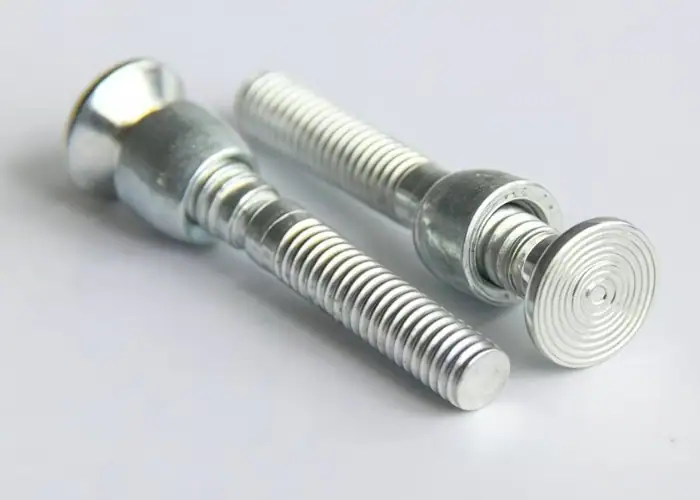 Remaches ranurados para aplicaciones de fijación y montaje industrial de alta resistencia.