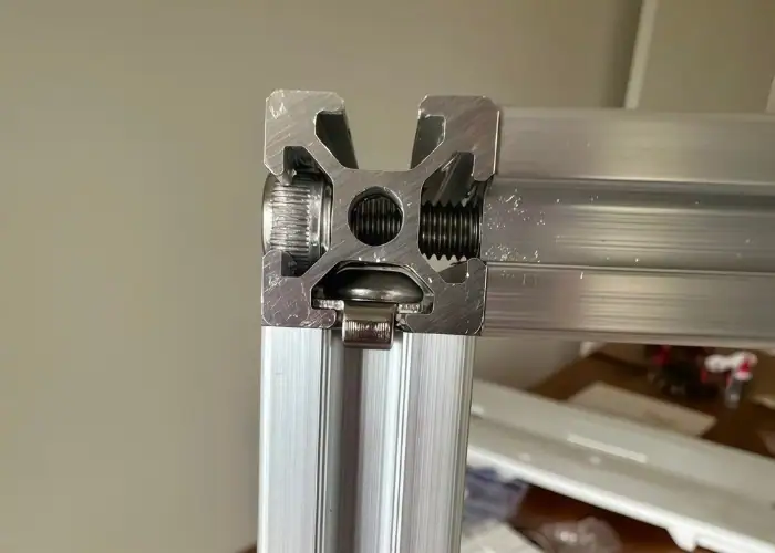 Industrial aluminum profile with tapped hole and internal nut connection