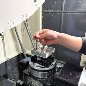 Advantages of 5-Axis CNC Precision Machining