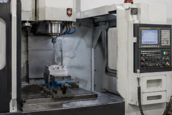 CNC milling machine precision machining workshop.