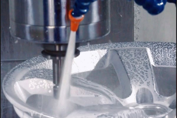 Images of the milling process for wheel hubs.