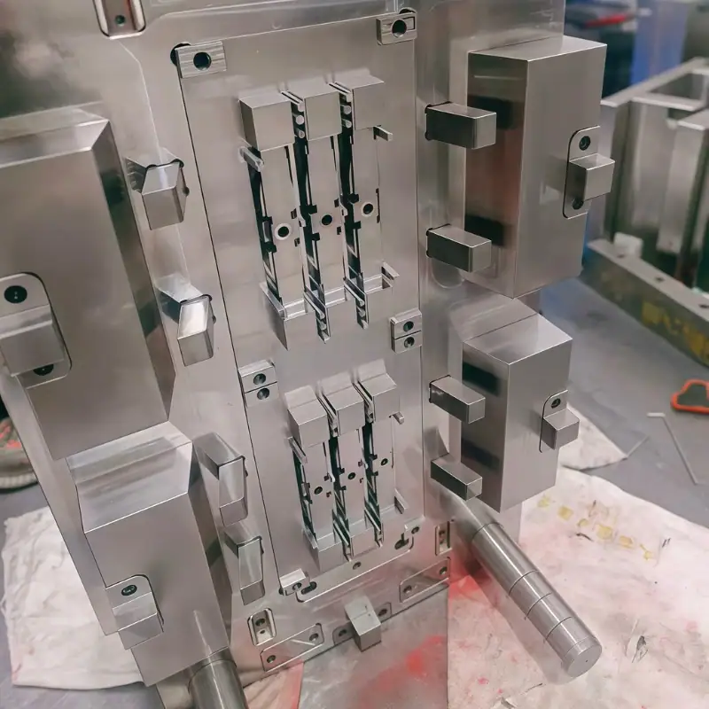 Mold Steel CNC Machined Multi-Cavity Plastic Injection Mold with Side Core Pull