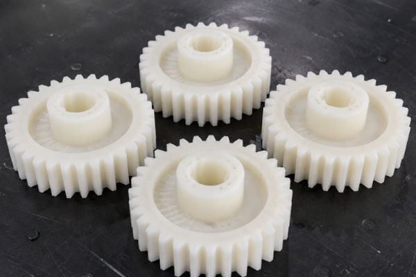 Plastic gears on metallic workbench