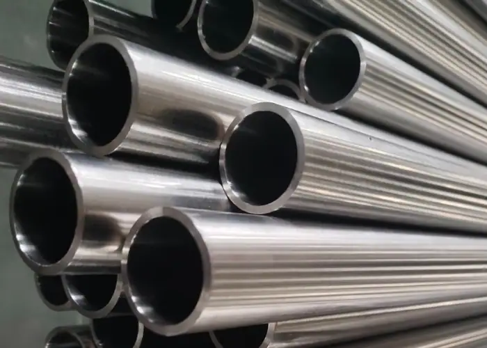 Aluminum extruded round tubes with consistent wall thickness and smooth surfaces