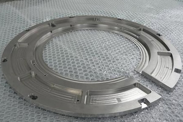 Annular vacuum seals